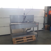 Doppelspülbecken mit Pendelbrause u. 230V Boiler 