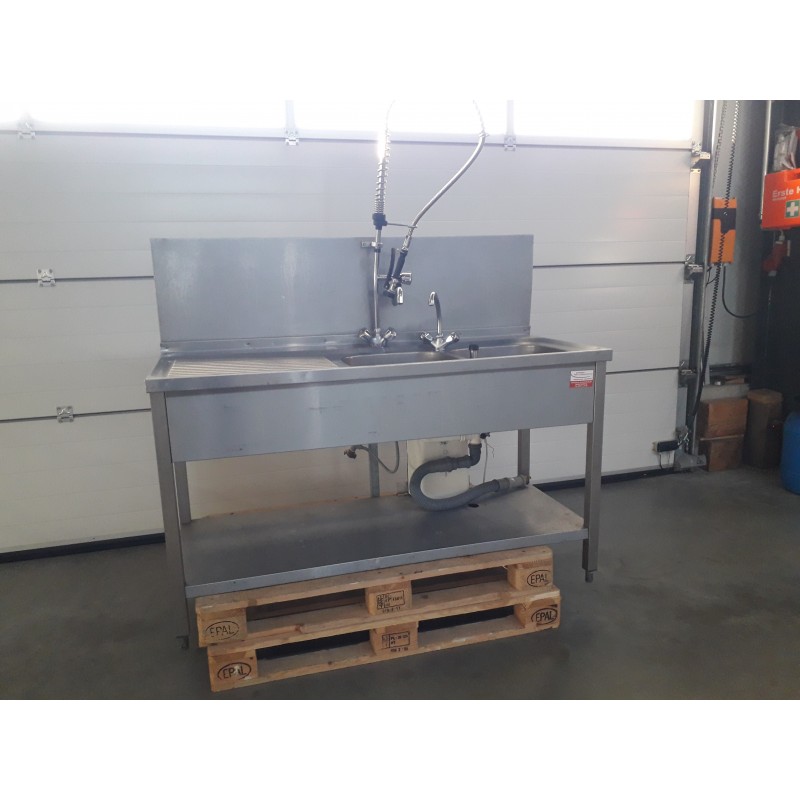 Doppelspülbecken mit Pendelbrause u. 230V Boiler 